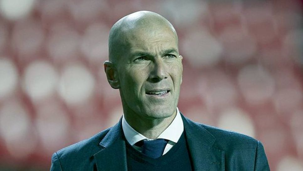 Pour Venir En Aide Aux Victimes Des Incendies Zinedine Zidane Fait Un